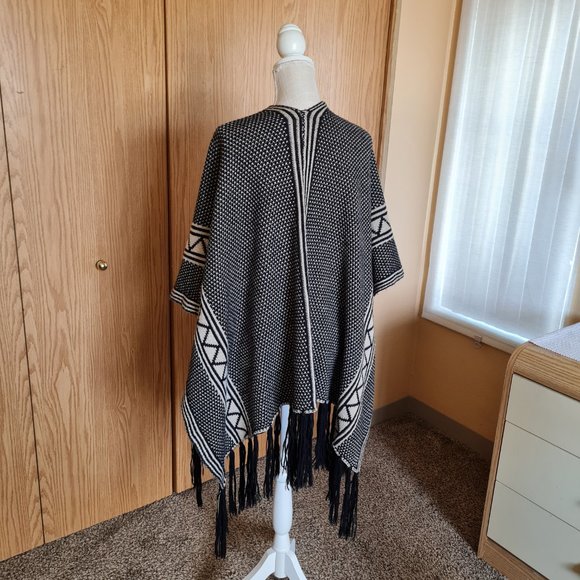 Poncho Shawl Tassels Boho Open Front Knit Wrap Black White Beige Shrug Kimono - Picture 3 of 7